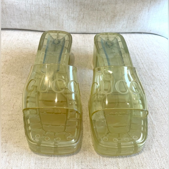 GUCCI Transparent Rubber Embossed Logo Slide Sandals Mules Yellow - Picture 3 of 12